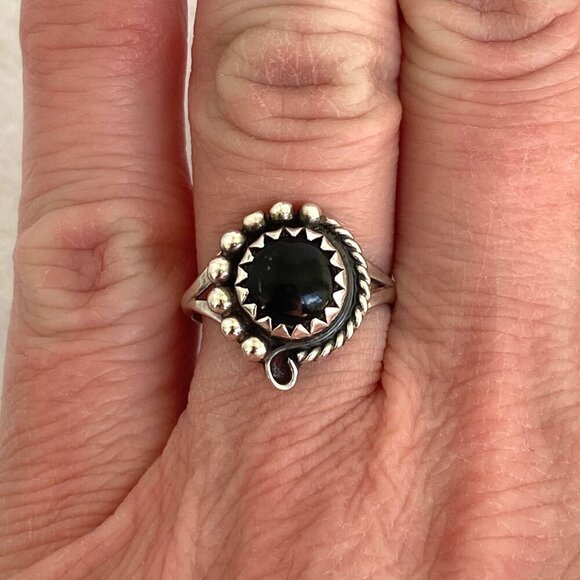 VTG Sterling Silver 925 NAKAI Navajo Dainty Round Black Onyx Ring Sz 5.5 - Picture 2 of 16